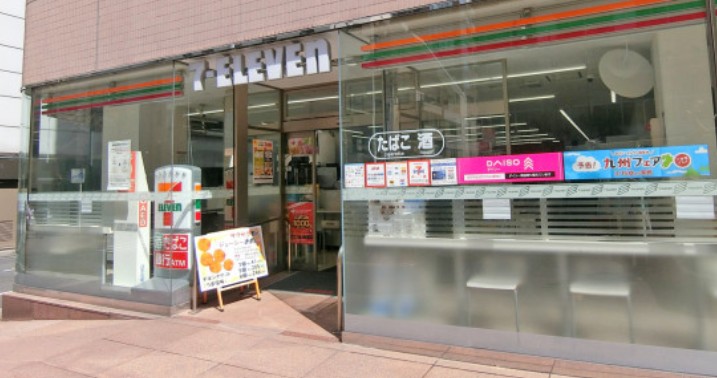 コンビニ　セブンイレブン千代田岩本町1丁目店（コンビニ）まで126m