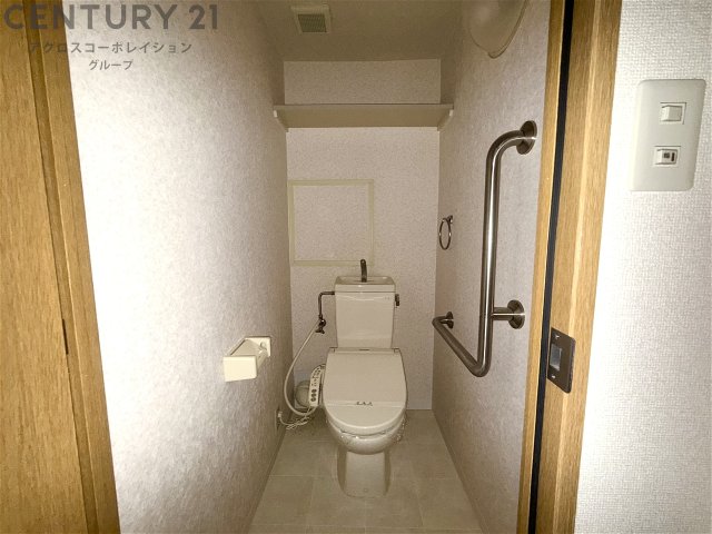 トイレ　温水洗浄便座付きのトイレです♪