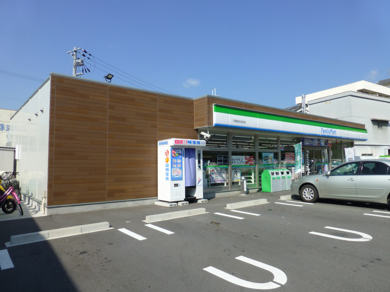 コンビニ　ファミリーマート（コンビニ）まで1000m