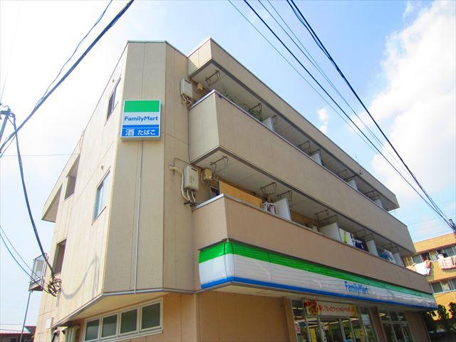 コンビニ　ファミリーマート 新田一丁目店（コンビニ）まで404m