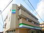コンビニ　ファミリーマート 新田一丁目店（コンビニ）まで404m
