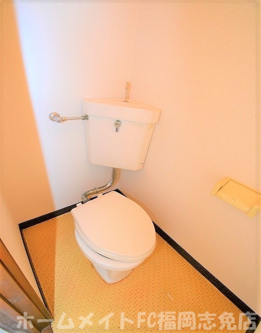 ＪＲ香椎線 須恵駅 2階建 築38年のトイレ写真