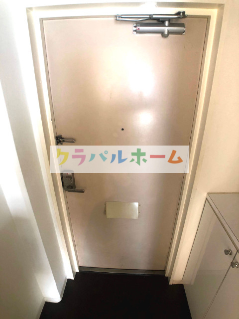 新大阪GHビルの玄関写真