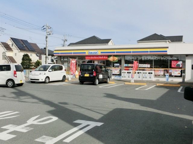 コンビニ　ミニストップ（コンビニ）まで530m