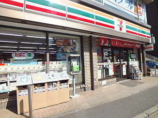 コンビニ　セブンイレブン（コンビニ）まで300m