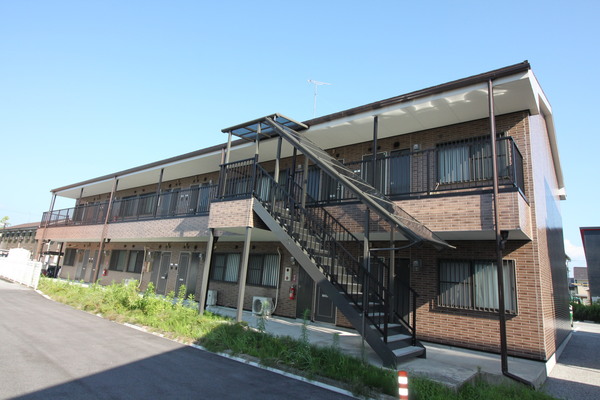 建物外観　南向き２階建て