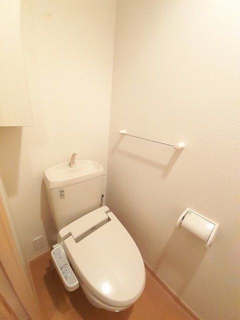 小田急江ノ島線 東林間駅 徒歩9分 3階建 築16年のトイレ写真