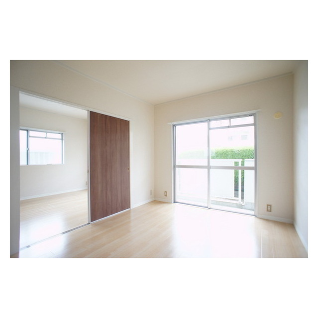 居室・リビング　角部屋の特権☆明るい室内