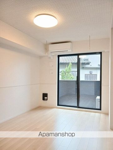 名鉄犬山線 江南駅 バス乗車時間：4分 最寄りバス停で下車 徒歩8分 2階建 築2年の居間写真
