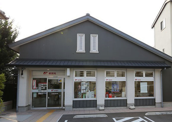 郵便局　京都嵯峨郵便局（郵便局）まで135m