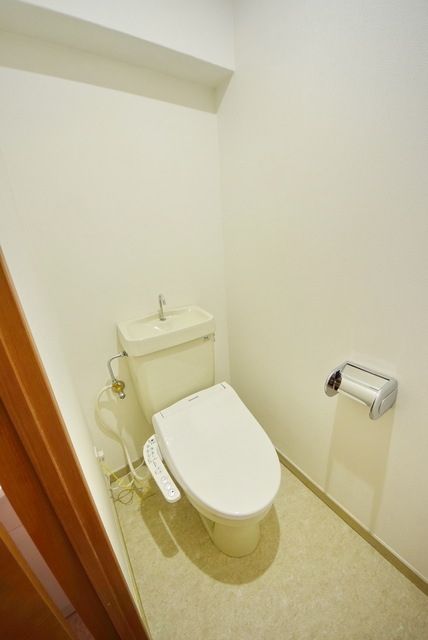 ＪＲ常磐線 北松戸駅 徒歩15分 5階建 築41年のトイレ写真