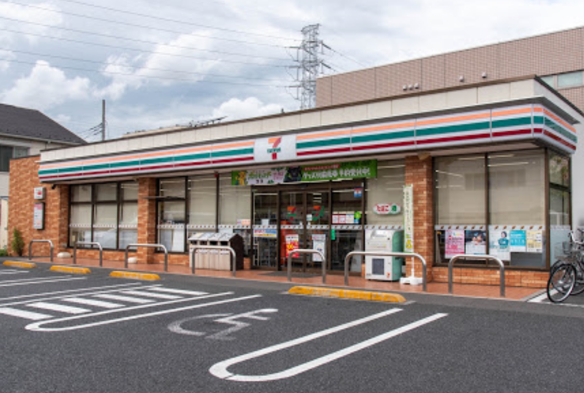 コンビニ　セブンイレブン足立六町1丁目店（コンビニ）まで222m