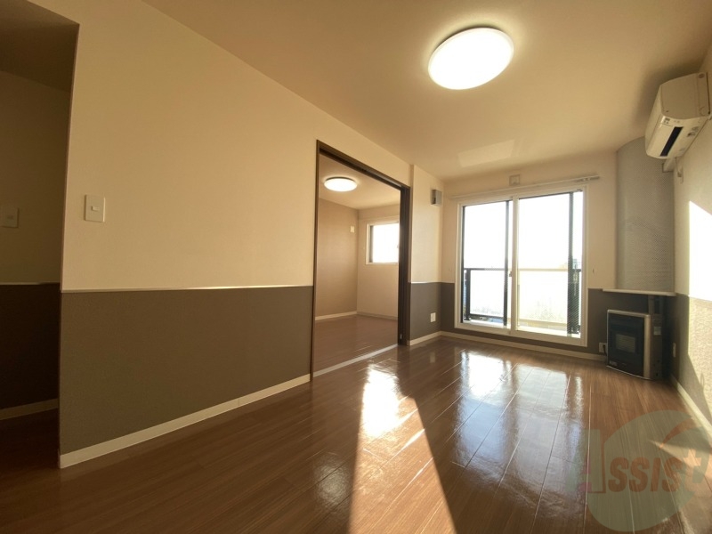 居室・リビング　広くてキレイなお部屋が広がっていて、充実した生活が送れそう。
