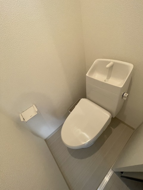相鉄本線 かしわ台駅 徒歩5分 2階建 築4年のトイレ写真