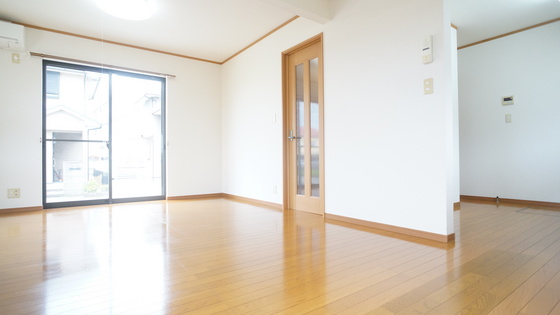 桜田町貸家の居間写真