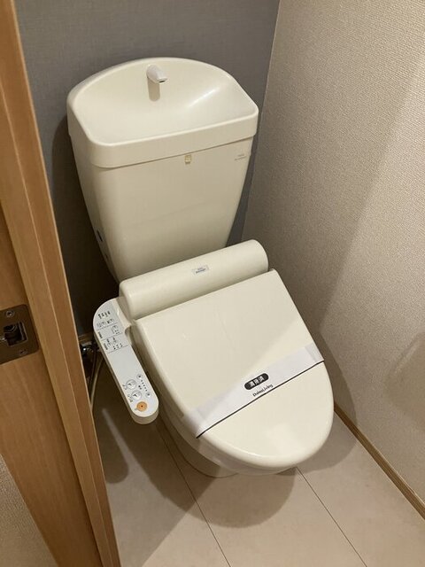トイレ　温水洗浄暖房便座