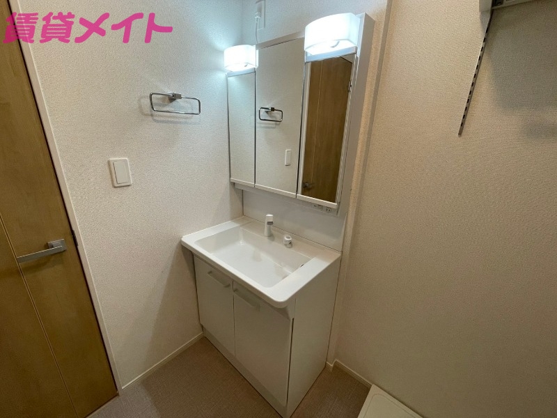 洗面設備　同型参考写真