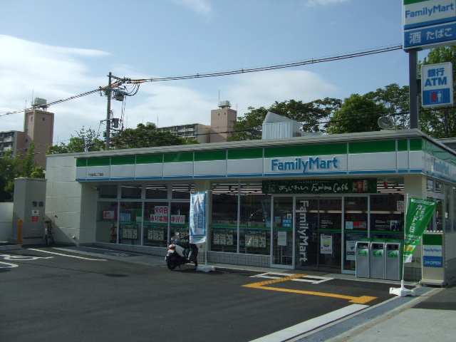 コンビニ　ファミリーマート中加賀屋二丁目店（コンビニ）まで262m
