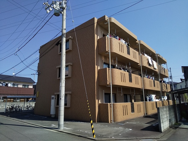 松山市居相のマンションの建物外観