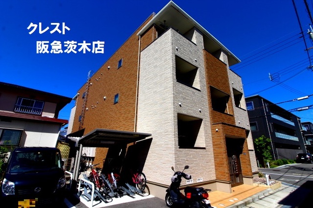 茨木市総持寺のアパートの建物外観