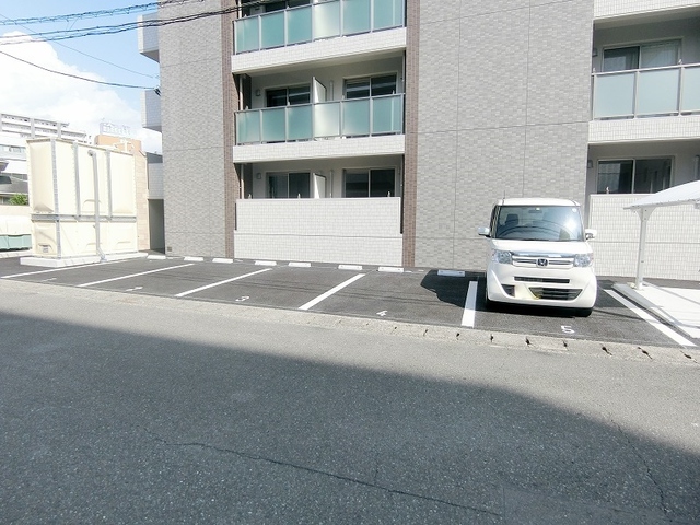 【富士市永田町のマンションの駐車場】