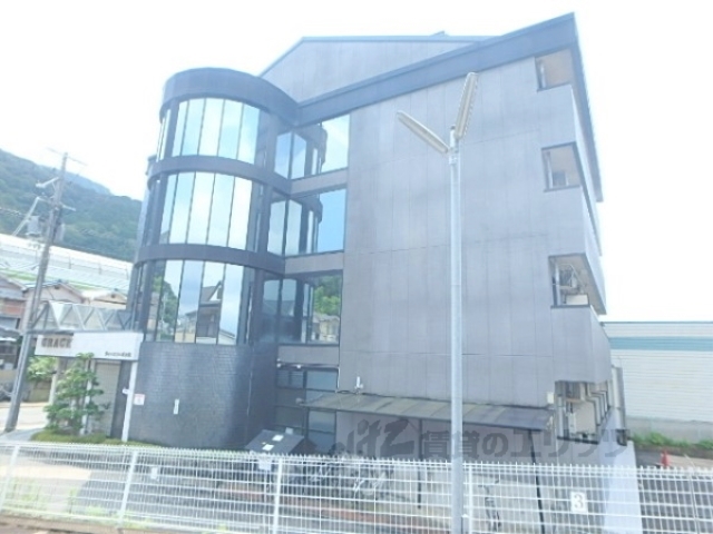 京都市山科区大塚檀ノ浦のマンションの建物外観