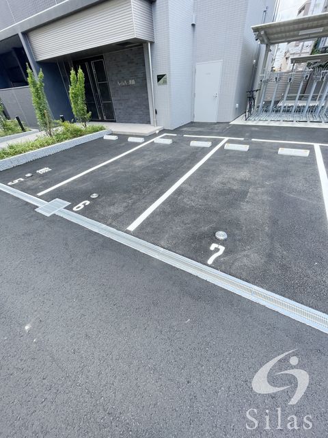 【大阪市東淀川区淡路のマンションの駐車場】