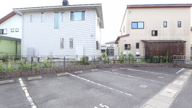 【浅口市鴨方町深田のマンションの駐車場】