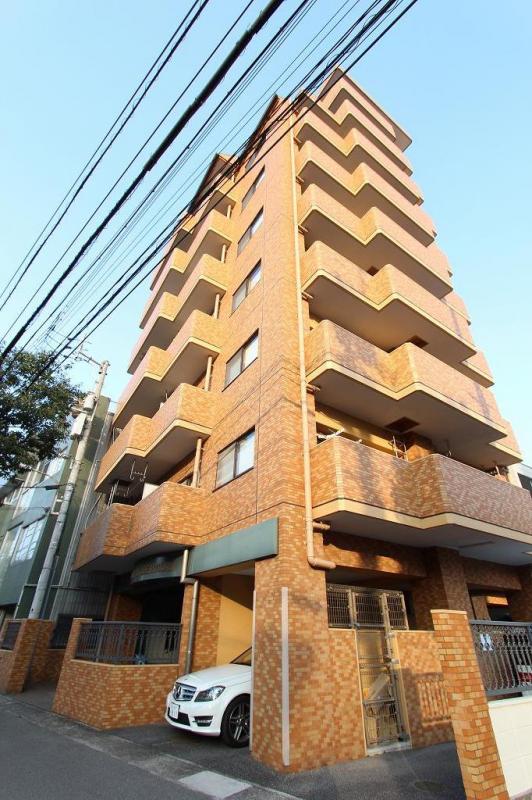 高松市栗林町のマンションの建物外観