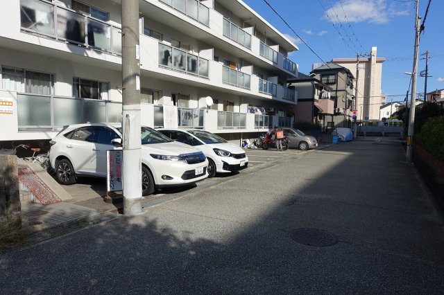 【甲子園ハニーマンションの駐車場】