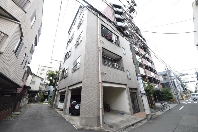 小平市学園東町のマンションの建物外観