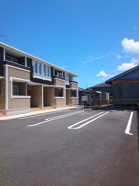 【南さつま市加世田村原のアパートの駐車場】