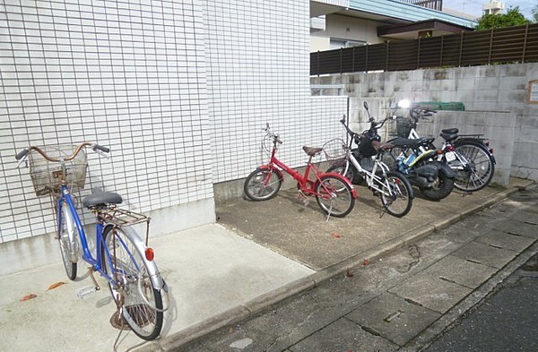 【福岡市中央区地行のマンションの駐車場】