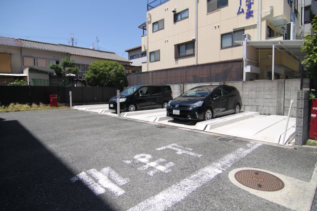 【サンリット立花の駐車場】