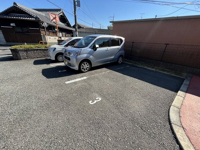 【レオパレスセントラルたかはしの駐車場】