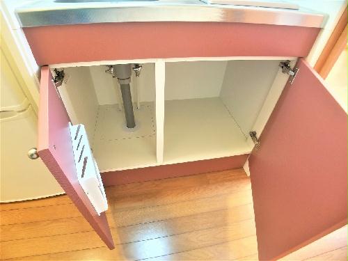 収納　シンク下にもたっぷり収納できます。