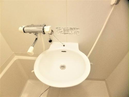 洗面設備　設備・仕様は号室により異なる為、現況を優先致します。