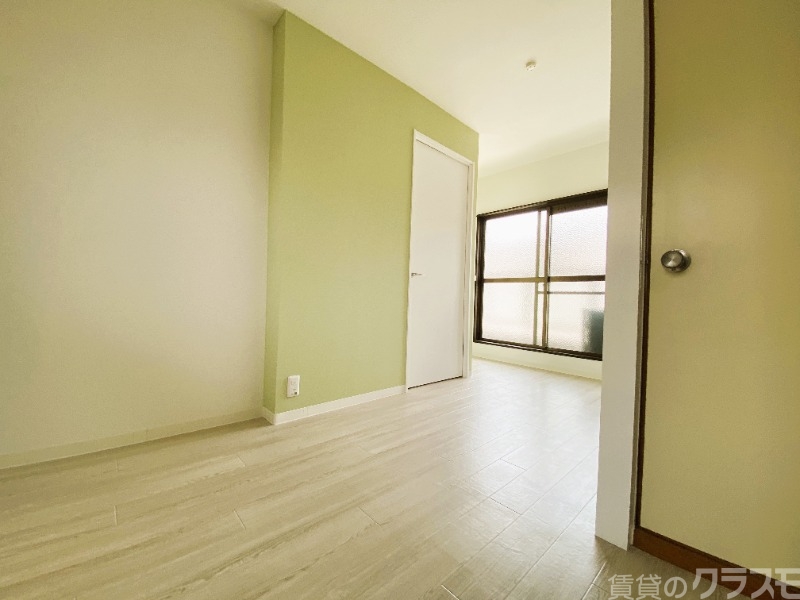 居室・リビング　白基調のダイニングです