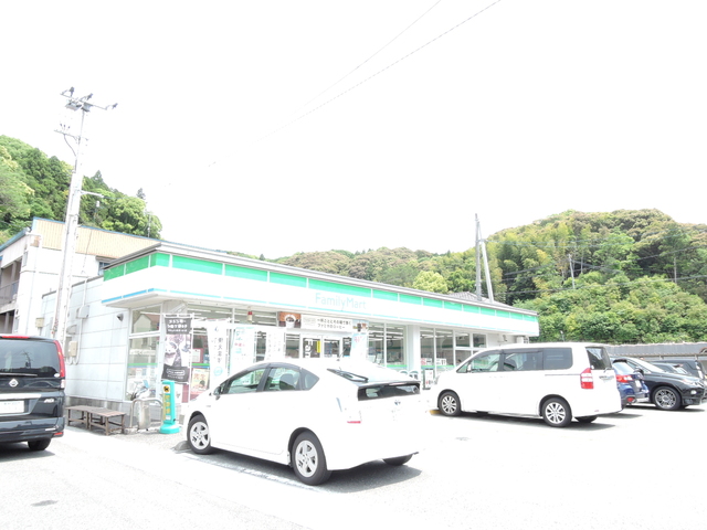 コンビニ　ファミリーマート高知南河ノ瀬店（コンビニ）まで159m