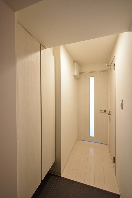 玄関　※同物件別部屋参考写真