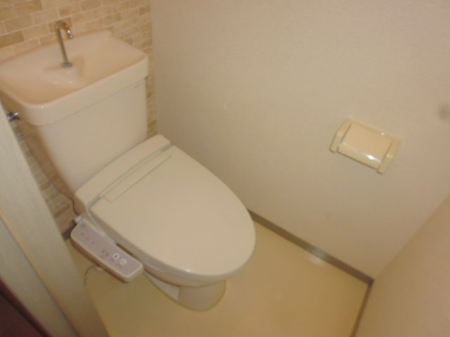 トイレ　温水洗浄便座