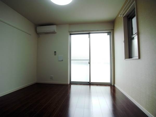 居室・リビング　リブリ・ルーチェ　ディ　セータの洋室