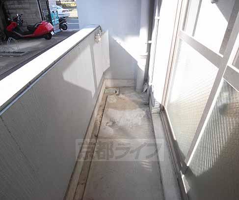 バルコニー　洗濯物も悠々干せますね