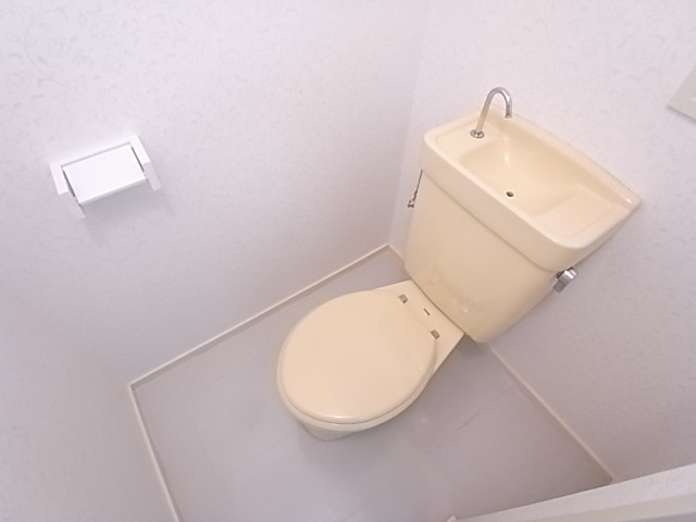 トイレ　洗浄機付き便座に変更