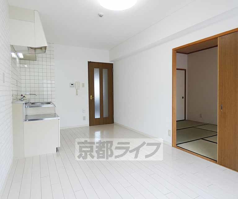 居室・リビング　・クロス・床の改装具合はお部屋ごとに異なります