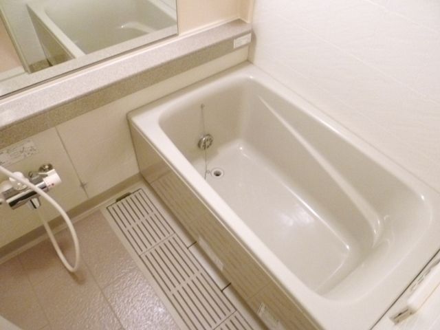 バス・シャワールーム　写真は同タイプ住居です。