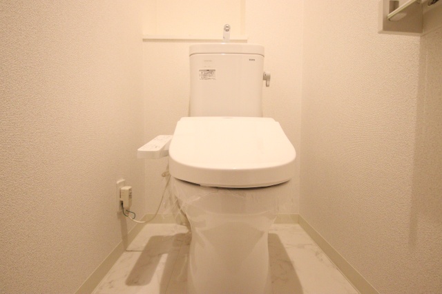 トイレ　※別室の参考写真の為、現況優先です。