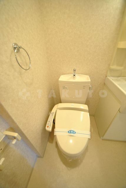 CASSIA豊中三国のトイレ写真
