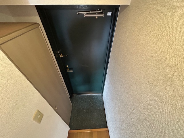 玄関　下駄箱あります