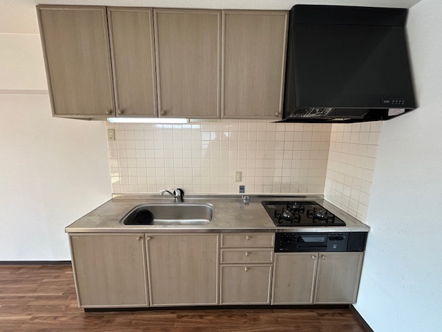 キッチン　システムキッチン（3口ガスコンロ付）